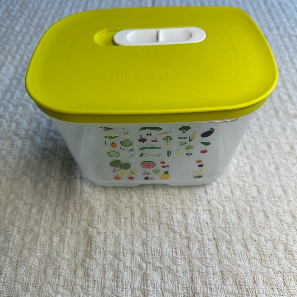 Tupperware FridgeSmart Small Deep Produce Keeper Yellow-Green Lid ~1.8L‎